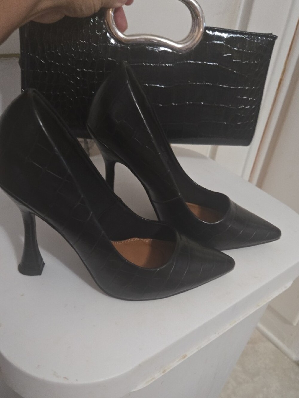 Classy Pointed Toe Heel Pumps in Black Crocodile Embossed - Picture 7 of 11
